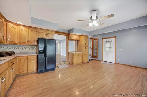 Entry Way - 31435 Lofty Ln, Edwards, MO 65326 photo 2 of 7
