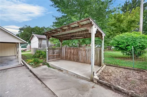Exterior - 31435 Lofty Ln, Edwards, MO 65326 photo 2 of 8