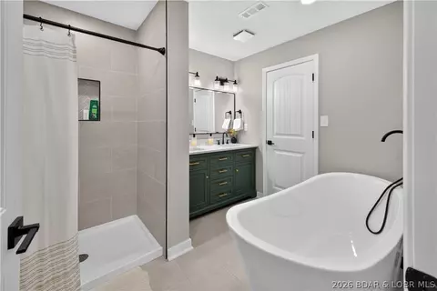 Bath - 29 Vine St, Edwards, MO 65326 photo 3 of 6