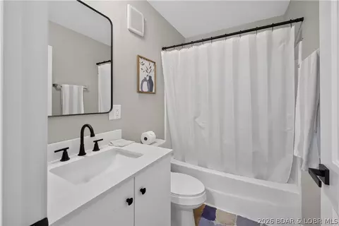 Bath - 29 Vine St, Edwards, MO 65326 photo 1 of 6