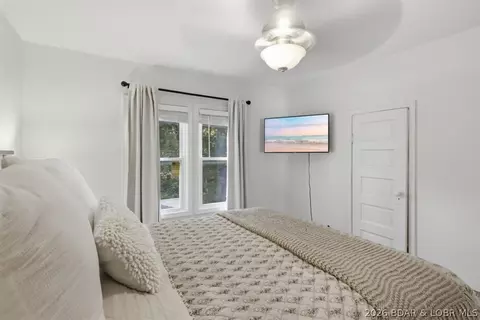 Bedroom - 209 N Maple St, Eldon, MO 65026 photo 4 of 5