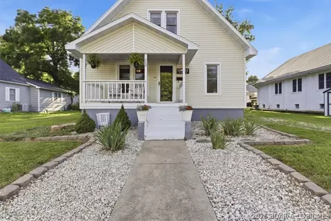 Exterior - 209 N Maple St, Eldon, MO 65026 photo 3 of 5
