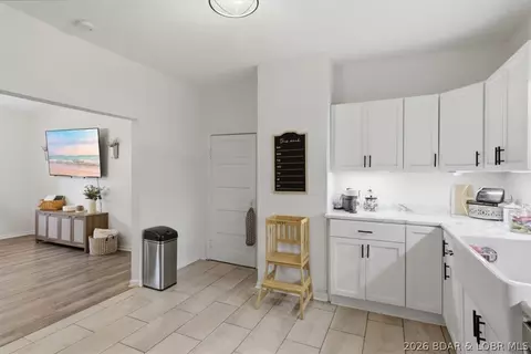 Entry Way - 209 N Maple St, Eldon, MO 65026 photo 1 of 6