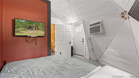 Bedroom - 34329 Ivy Bend Rd, Stover, MO 65078 photo 2 of 3