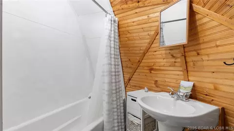 Bath - 34329 Ivy Bend Rd, Stover, MO 65078 photo 2 of 3