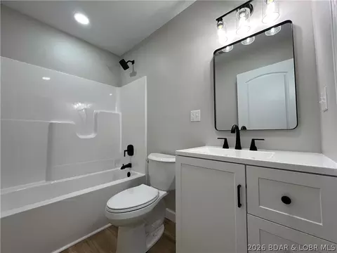 Bath - 602 Fourth St, Stover, MO 65078 photo 3 of 4