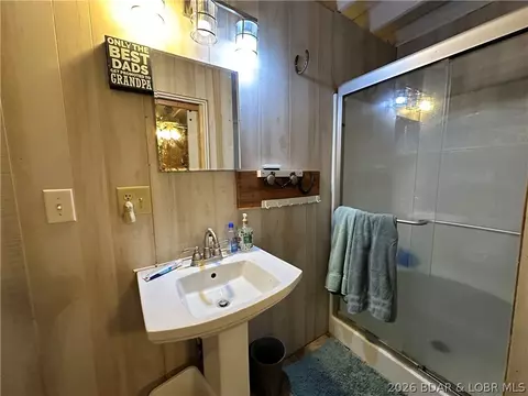 Bath - 31456 Greenberg Dr, Edwards, MO 65326 photo 3 of 3