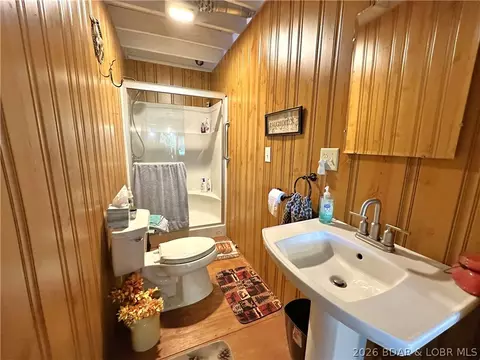 Bath - 31456 Greenberg Dr, Edwards, MO 65326 photo 1 of 3