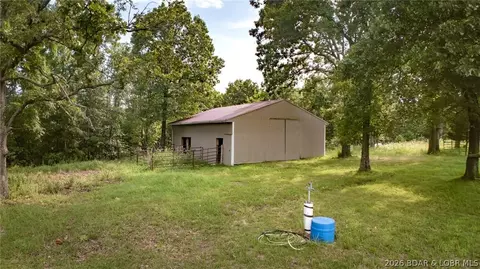 Exterior - 31456 Greenberg Dr, Edwards, MO 65326 photo 3 of 4