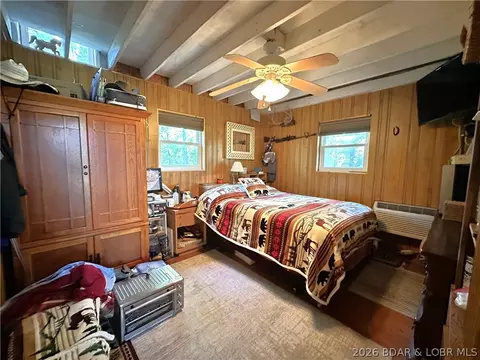 Bedroom - 31456 Greenberg Dr, Edwards, MO 65326 photo 1 of 4