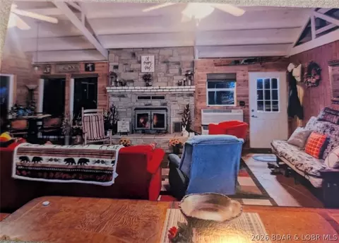 Entry Way - 31456 Greenberg Dr, Edwards, MO 65326 photo 1 of 1
