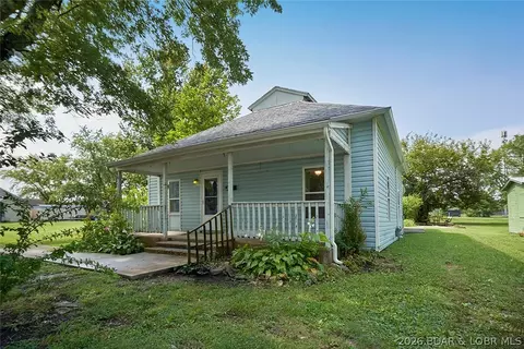 431 E 3rd St, Eldon, MO 65026