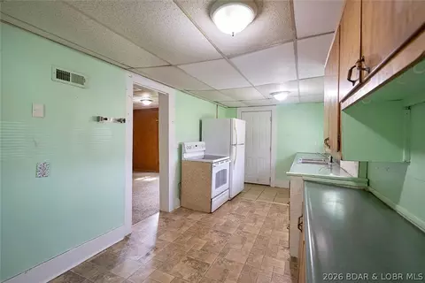 Entry Way - 431 E 3rd St, Eldon, MO 65026 photo 3 of 3