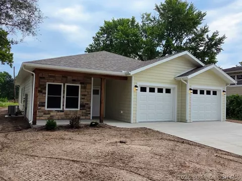 Exterior - 604 Monroe St, Versailles, MO 65084 photo 6 of 8