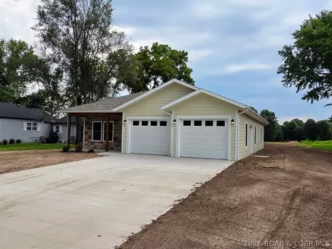 Exterior - 604 Monroe St, Versailles, MO 65084 photo 7 of 8