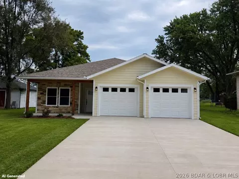 Exterior - 604 Monroe St, Versailles, MO 65084 photo 3 of 8