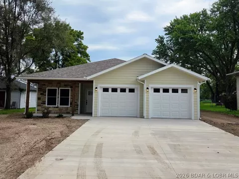 Exterior - 604 Monroe St, Versailles, MO 65084 photo 8 of 8