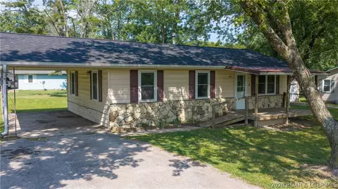 201 Sandfort Ave, Eldon, MO 65026