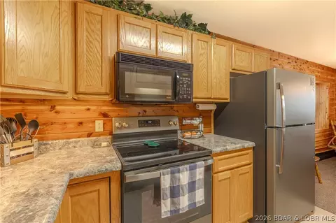 Kitchen - 81 Poco Risco Ct, Roach, MO 65787 photo 2 of 2