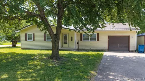 602 W 6th St, Eldon, MO 65026