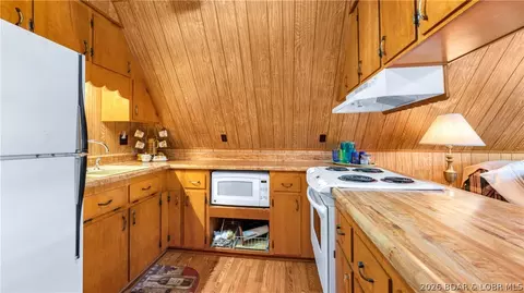 Kitchen - 32031 Aurora Rd, Stover, MO 65078 photo 1 of 3