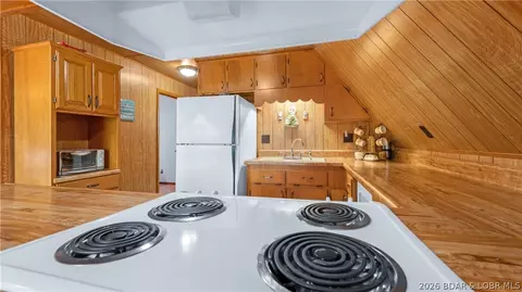 Kitchen - 32031 Aurora Rd, Stover, MO 65078 photo 3 of 3