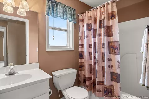 Bath - 1229 Pinewood Dr, Osage Beach, MO 65065 photo 3 of 4