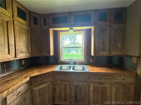 203 S Ross, Versailles, MO 65084 photo 3