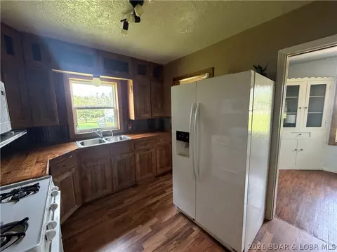 203 S Ross, Versailles, MO 65084 photo 2