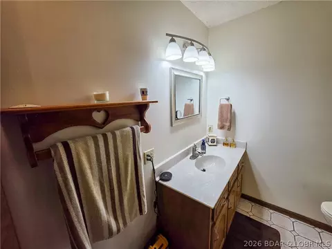 Bath - 18899 S 2nd St, Versailles, MO 65084 photo 3 of 6