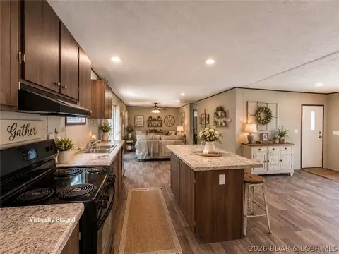 Entry Way - 11188 Forest Dr, Versailles, MO 65084 photo 2 of 2