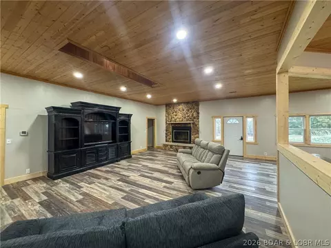 Living - 19655 Inlet Rd, Versailles, MO 65084 photo 8 of 9