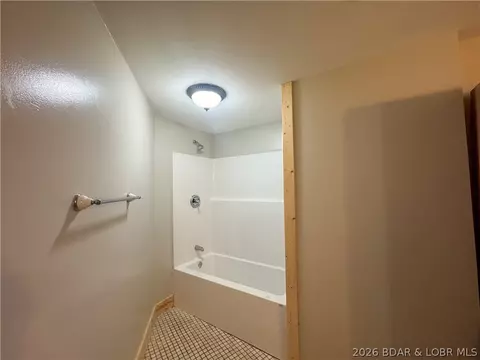 Bath - 19655 Inlet Rd, Versailles, MO 65084 photo 6 of 8