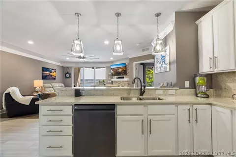 Kitchen - 100 Trinity Pointe Dr #3S, Camdenton, MO 65020 photo 3 of 5
