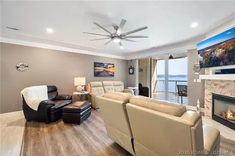 Living - 100 Trinity Pointe Dr #3S, Camdenton, MO 65020 photo 2 of 6