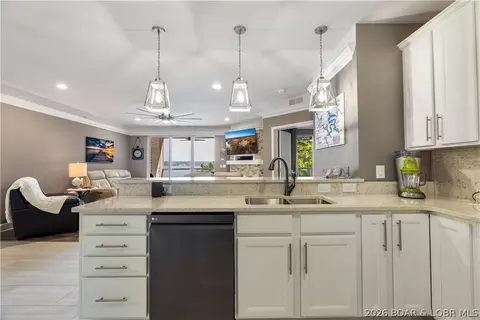 Kitchen - 100 Trinity Pointe Dr #3S, Camdenton, MO 65020 photo 3 of 5