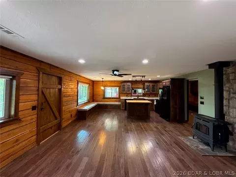 Living - 607 Bagnell Main St, Eldon, MO 65026 photo 2 of 7