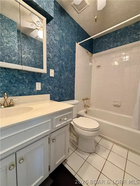 Bath - 1368 Cedar Ridge Cir, Roach, MO 65787 photo 3 of 3
