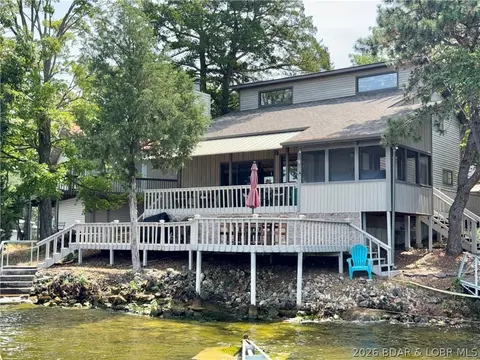 239 Hickory Rd, Lake Ozark, MO 65049
