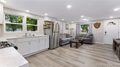 Entry Way - 406 Mill St, Eldon, MO 65026 photo 1 of 3