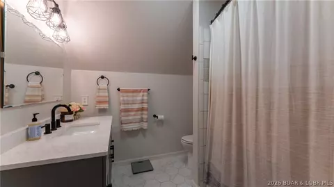 Bath - 1114 Oak Rd, Osage Beach, MO 65065 photo 2 of 4
