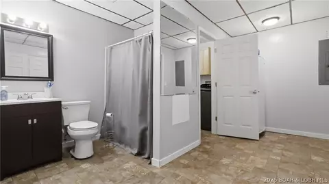 Bath - 24 Hidden Oaks Rd, Eldon, MO 65026 photo 5 of 7