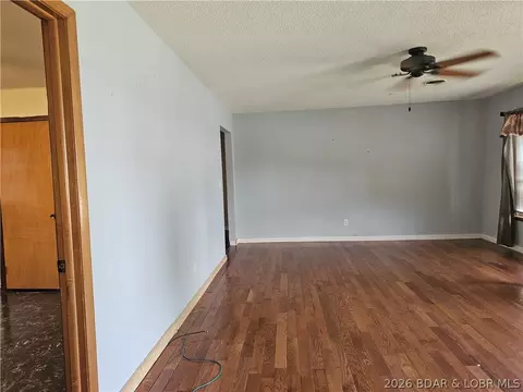 Living - 611 Oak St, Eldon, MO 65026 photo 2 of 3