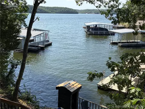 41 Tavern Cay Dr, Osage Beach, MO 65065