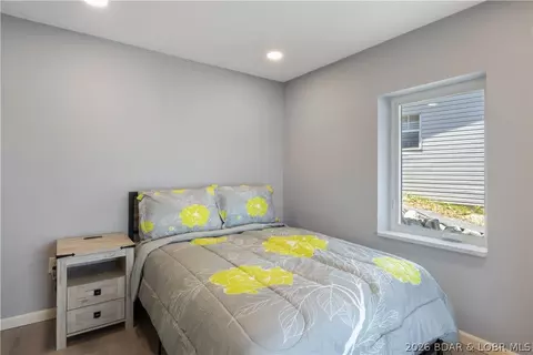 Bedroom - 31020 Viewside Dr, Rocky Mount, MO 65072 photo 5 of 8