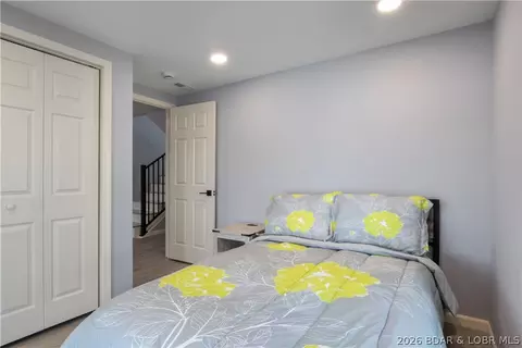 Bedroom - 31020 Viewside Dr, Rocky Mount, MO 65072 photo 6 of 8