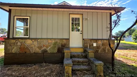 Exterior - 203 S Hunter St, Versailles, MO 65084 photo 5 of 6