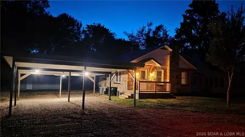 Exterior - 203 S Hunter St, Versailles, MO 65084 photo 2 of 6