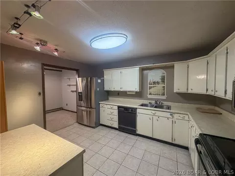 Kitchen - 19388 Hwy 5 Hwy, Versailles, MO 65084 photo 3 of 3