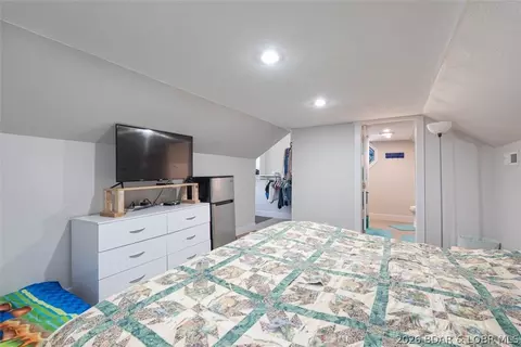 Bedroom - 406 S Godfrey St, Eldon, MO 65026 photo 8 of 12